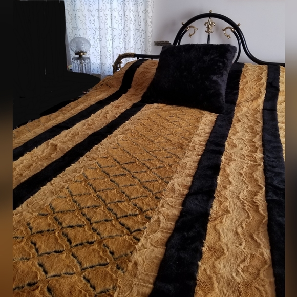 XL Waterfall Luxe Minky Blanket - Picture 2 of 11